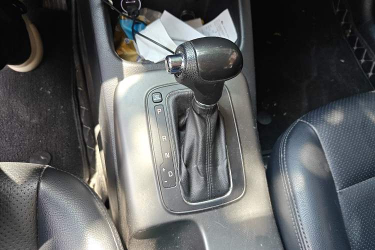 Used Kia K3 2015 1.6L Automatic GL Gear Lever
