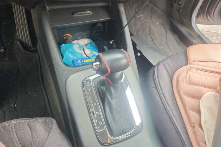 Used Kia K3 2015 1.6L Automatic GLS Gear Lever