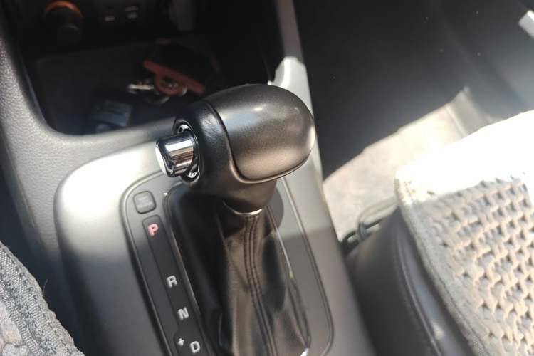 Used Kia K3 2015 1.6L Automatic DLX Gear Lever