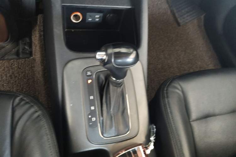 Used Kia K3 2015 1.6L Automatic GLS Gear Lever