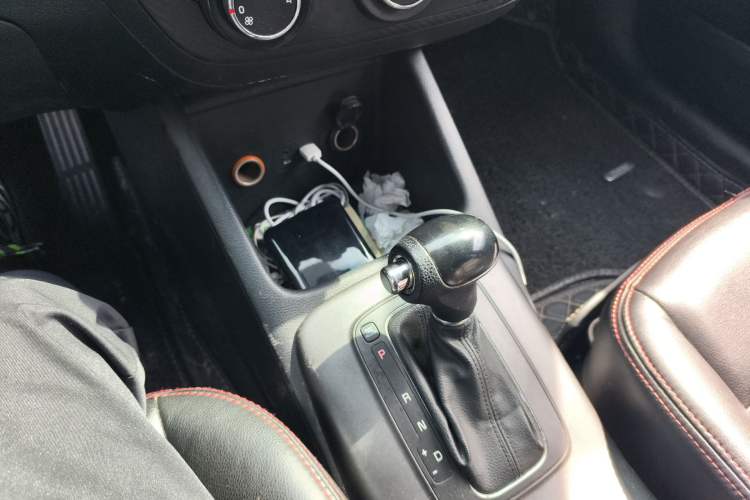 Used Kia K3 2015 1.6L Automatic GL Gear Lever
