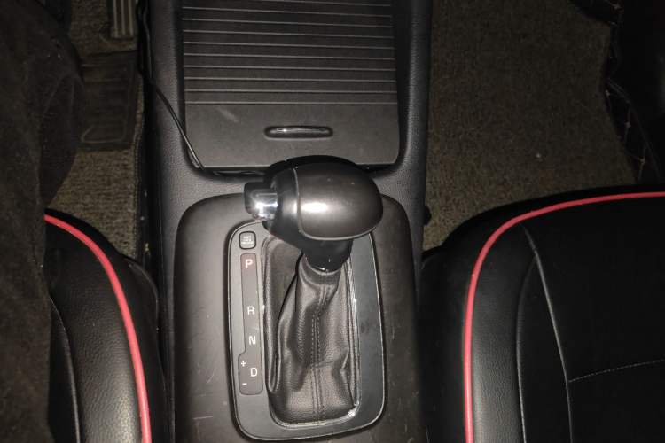 Used Kia K3 2015 1.6L Automatic GLS Gear Lever