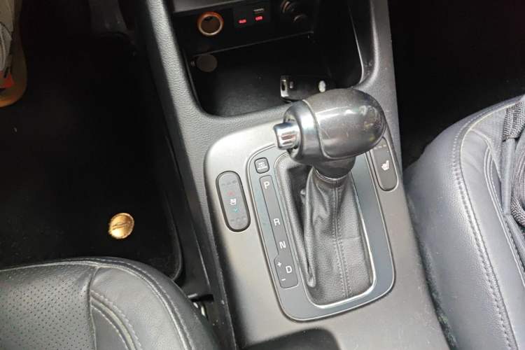 Used Kia K3 2015 1.6L Automatic GLS Gear Lever