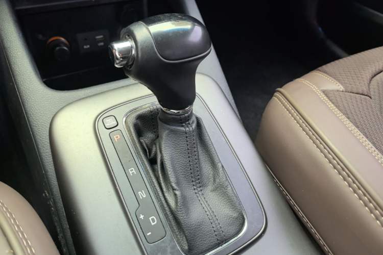 Used Kia K3 2015 1.6L Automatic GLS Gear Lever