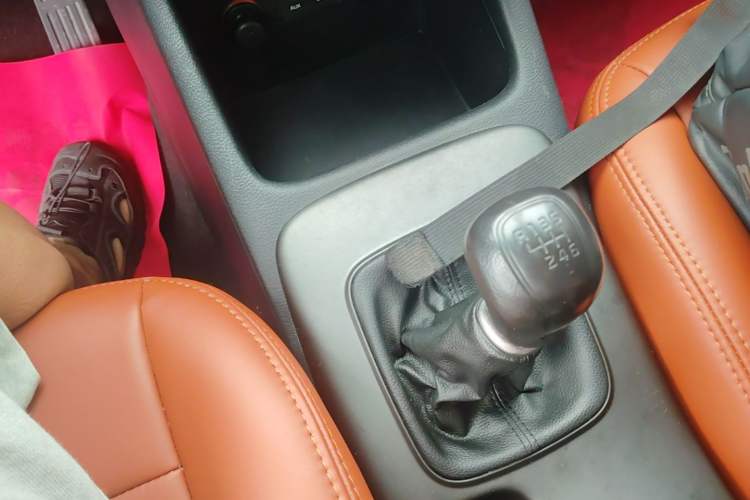 Used Kia K3 2015 1.6L Manual GL Gear Lever