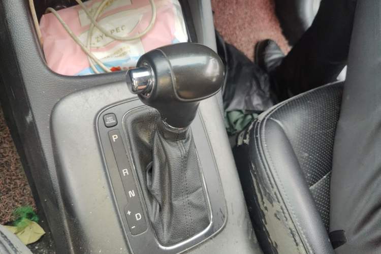 Used Kia K3 2015 1.6L Automatic GLS Gear Lever