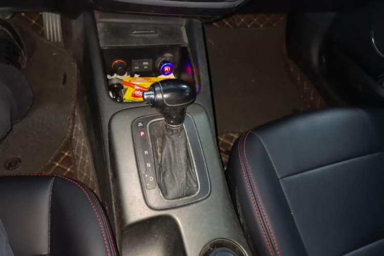 Used Kia K3 2015 1.6L Automatic GLS Gear Lever