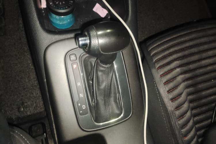 Used Kia K3 2015 1.6L Automatic GL Gear Lever