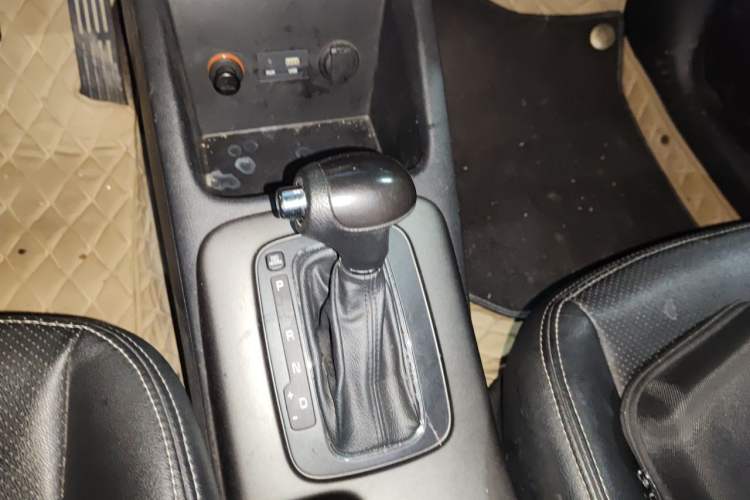 Used Kia K3 2015 1.6L Automatic GL Gear Lever