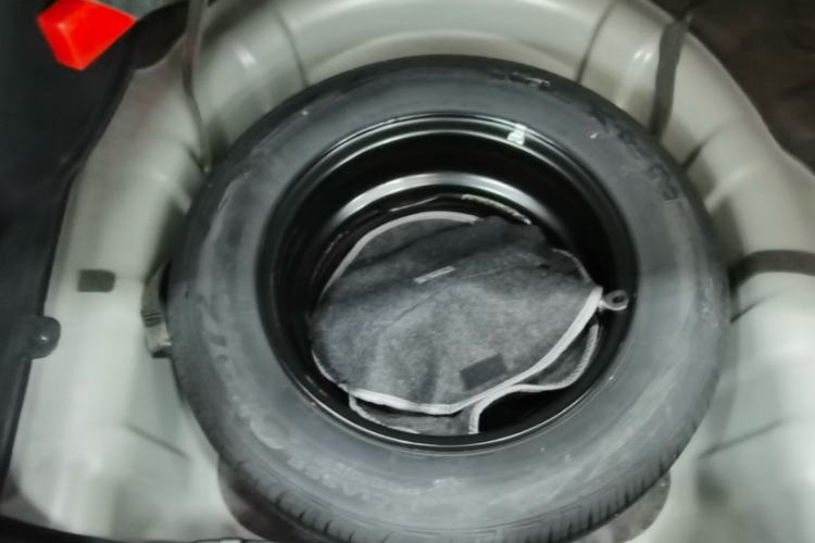 Used Kia K3 2015 1.6L Automatic GLS Interior 12