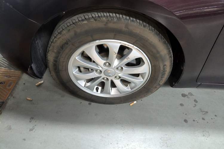 Used Kia K3 2015 1.6L Manual GL Left Front Wheel Hub