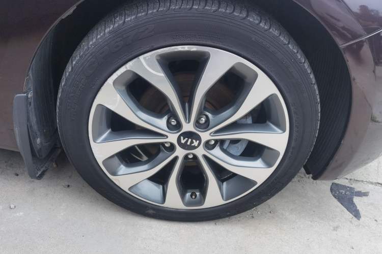 Used Kia K3 2015 1.6L Automatic GLS Right Front Wheel Hub