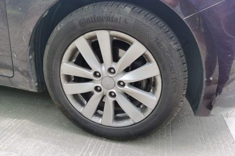 Used Kia K3 2015 1.6L Automatic GLS Right Front Wheel Hub