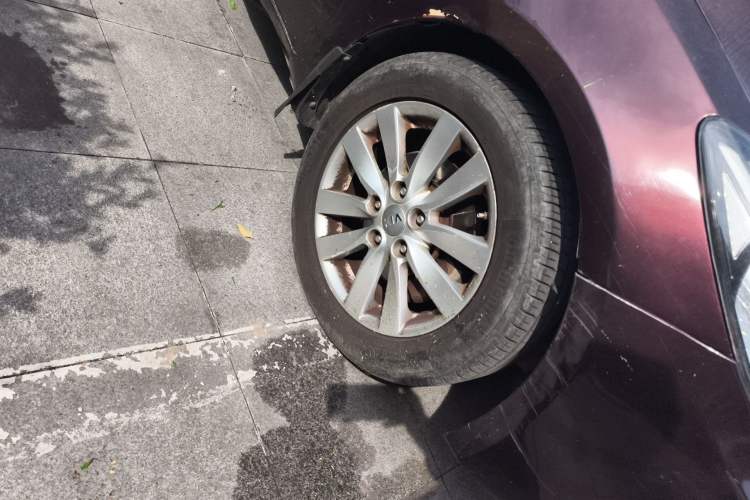 Used Kia K3 2015 1.6L Automatic GL Right Front Wheel Hub