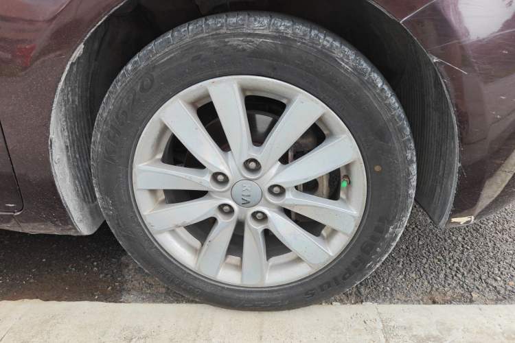Used Kia K3 2015 1.6L Manual GLS Right Front Wheel Hub