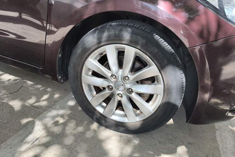 Used Kia K3 2015 1.6L Manual GLS Right Front Wheel Hub