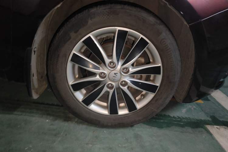 Used Kia K3 2015 1.6L Automatic GLS Right Front Wheel Hub