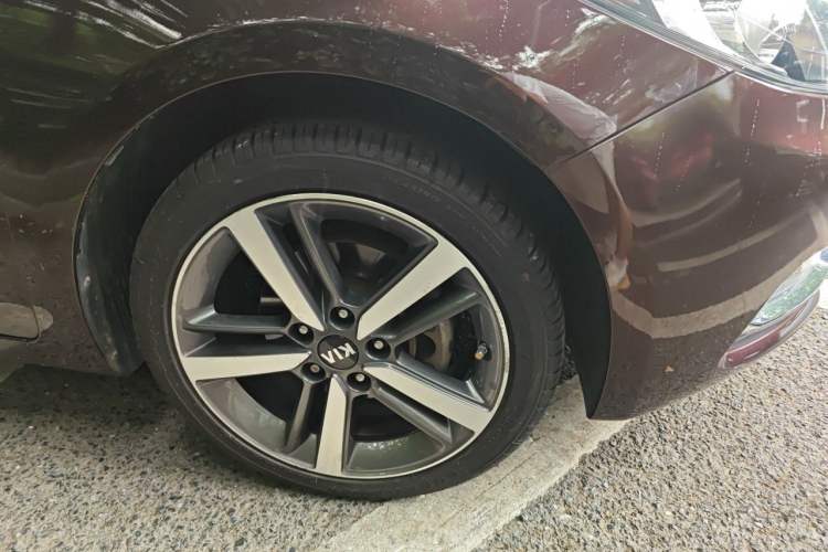 Used Kia K3 2015 1.6L Automatic GLS Right Front Wheel Hub