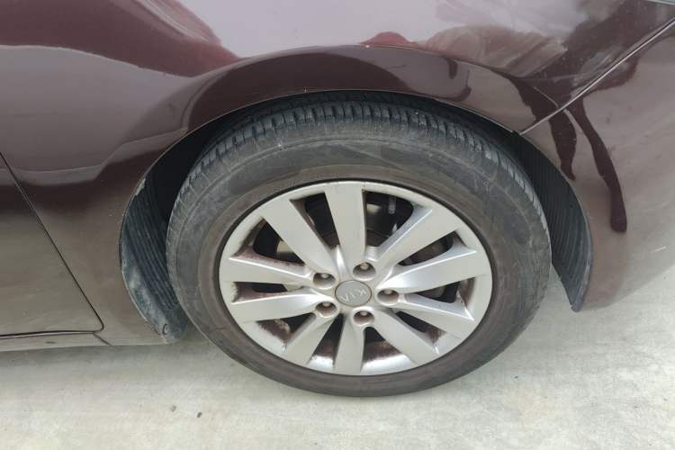 Used Kia K3 2015 1.6L Automatic GLS Right Front Wheel Hub