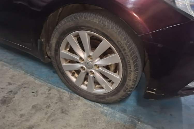 Used Kia K3 2015 1.6L Automatic GLS Right Front Wheel Hub