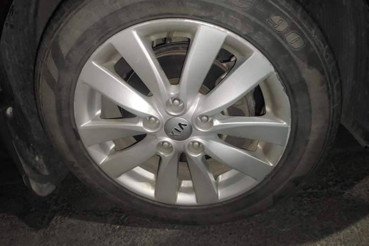 Used Kia K3 2015 1.6L Automatic GL Right Front Wheel Hub