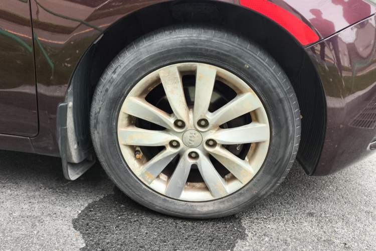 Used Kia K3 2015 1.6L Manual GLS Right Front Wheel Hub