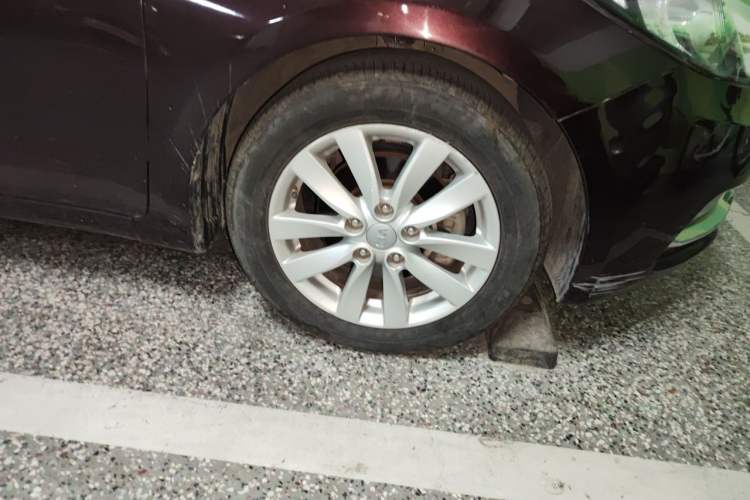 Used Kia K3 2015 1.6L Automatic GL Right Front Wheel Hub