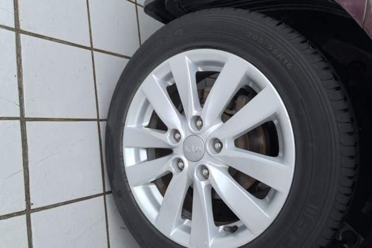 Used Kia K3 2015 1.6L Automatic GLS Right Rear Wheel Hub