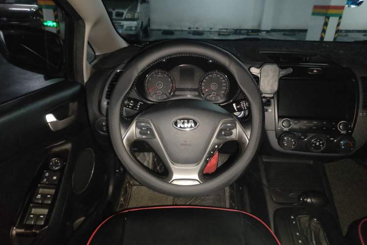 Used Kia K3 2015 1.6L Automatic GLS Steering Wheel