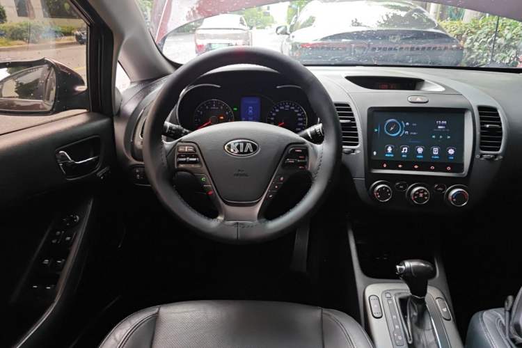 Used Kia K3 2015 1.6L Automatic GLS Steering Wheel