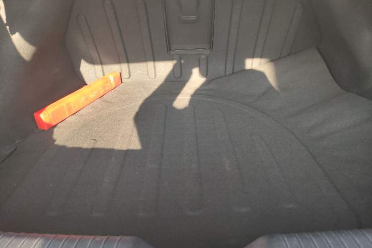 Used Kia K3 2015 1.6L Automatic GLS Trunk