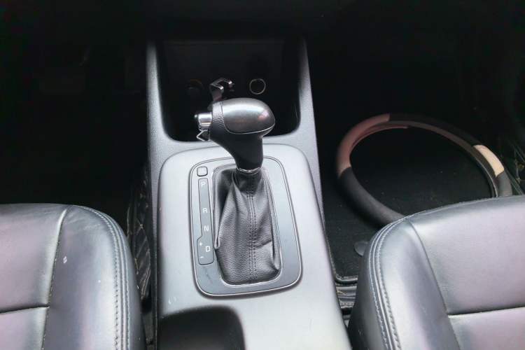 Used Kia K3 2015 1.6L Automatic GL Gear Lever