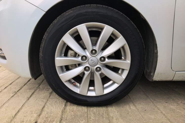 Used Kia K3 2015 1.6L Automatic GL Left Front Wheel Hub