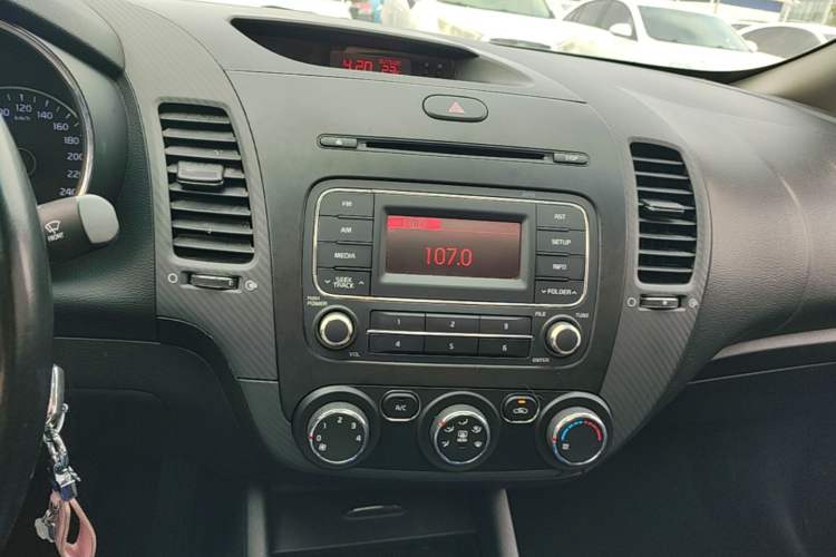 Used Kia K3 2015 1.6L Manual GLS Audio And AC Panel