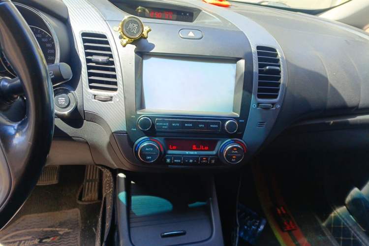 Used Kia K3 2015 1.6L Automatic DLX Audio And AC Panel