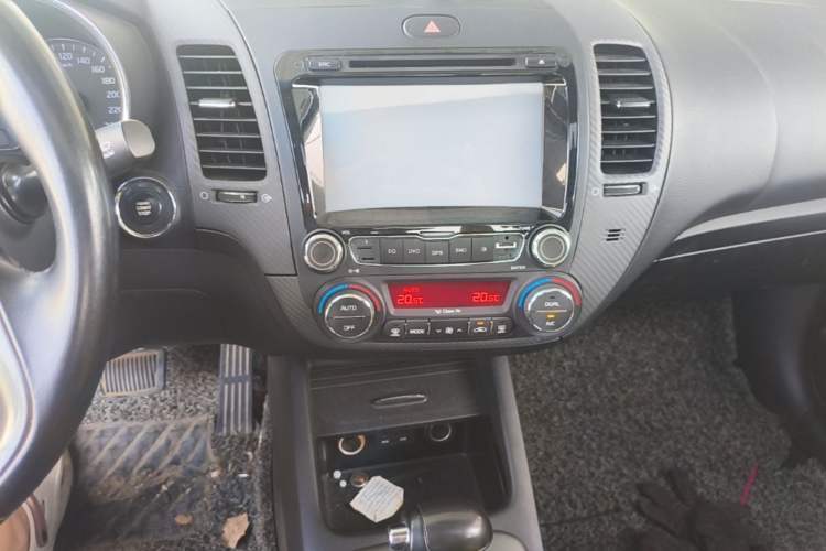 Used Kia K3 2015 1.6L Automatic DLX Audio And AC Panel