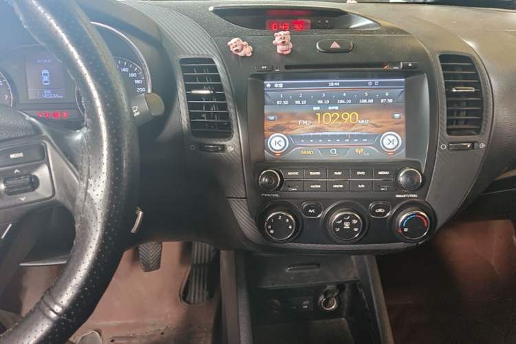 Used Kia K3 2015 1.6L Manual GLS Audio And AC Panel
