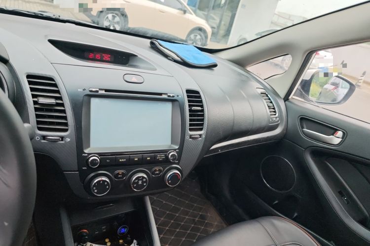 Used Kia K3 2015 1.6L Manual GLS Audio And AC Panel