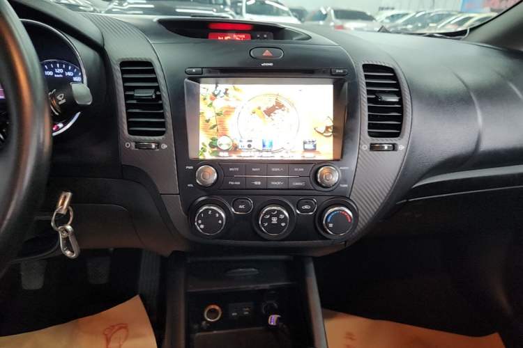 Used Kia K3 2015 1.6L Manual GLS Audio And AC Panel
