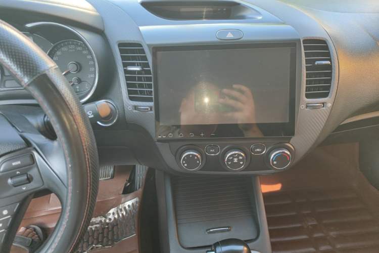 Used Kia K3 2015 1.6L Automatic GLS Audio And AC Panel