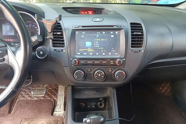 Used Kia K3 2015 1.6L Automatic GLS Audio And AC Panel