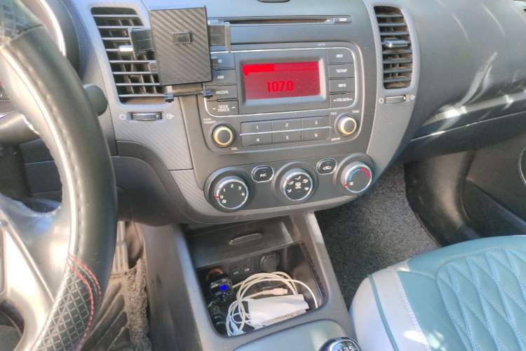 Used Kia K3 2015 1.6L Manual GLS Audio And AC Panel