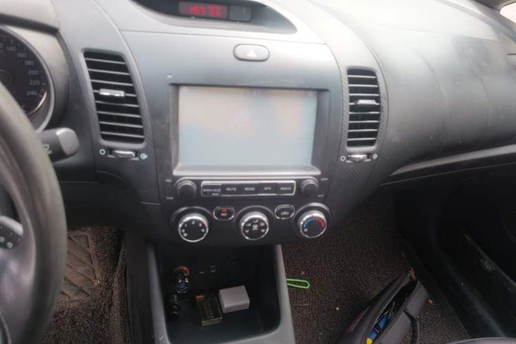 Used Kia K3 2015 1.6L Manual GL Audio And AC Panel