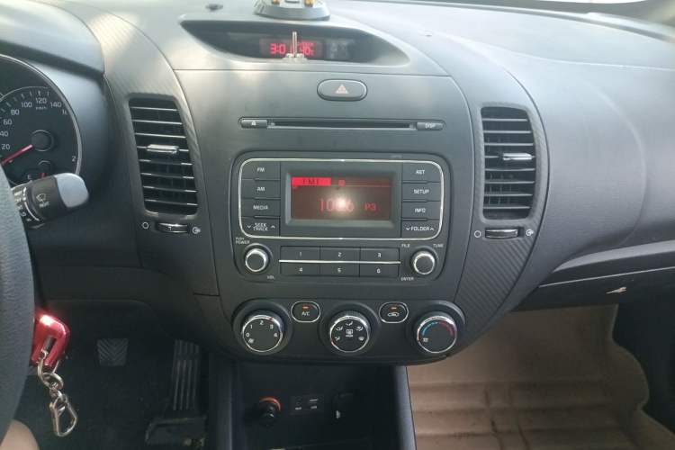 Used Kia K3 2015 1.6L Manual GL Audio And AC Panel