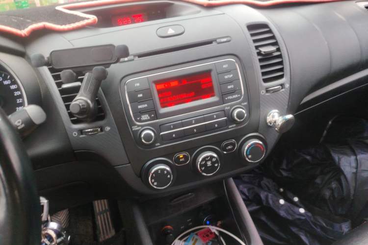 Used Kia K3 2015 1.6L Manual GLS Audio And AC Panel