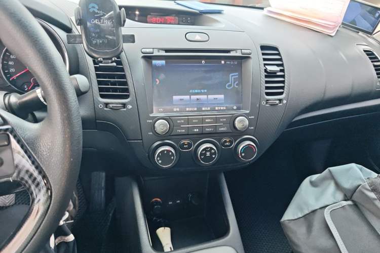 Used Kia K3 2015 1.6L Manual GL Audio And AC Panel