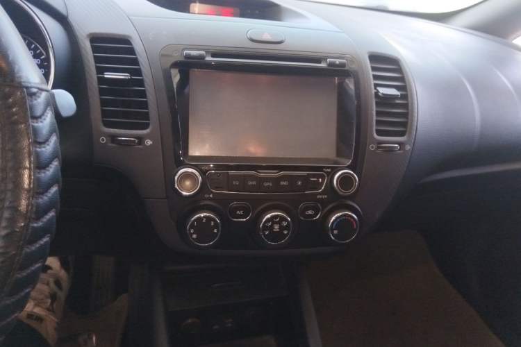 Used Kia K3 2015 1.6L Manual GLS Audio And AC Panel