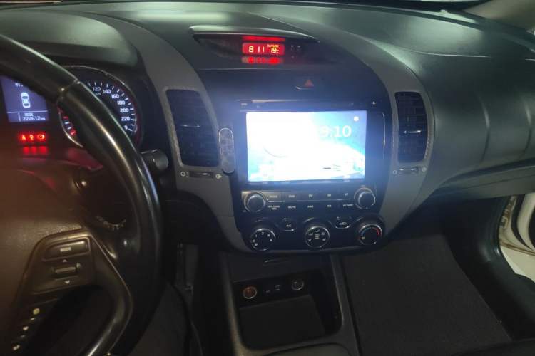 Used Kia K3 2015 1.6L Manual GLS Audio And AC Panel