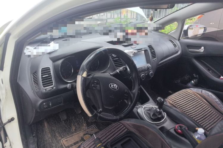Used Kia K3 2015 1.6L Manual GL Center Console