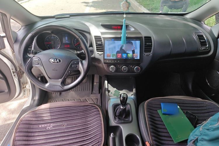 Used Kia K3 2015 1.6L Manual GLS Center Console